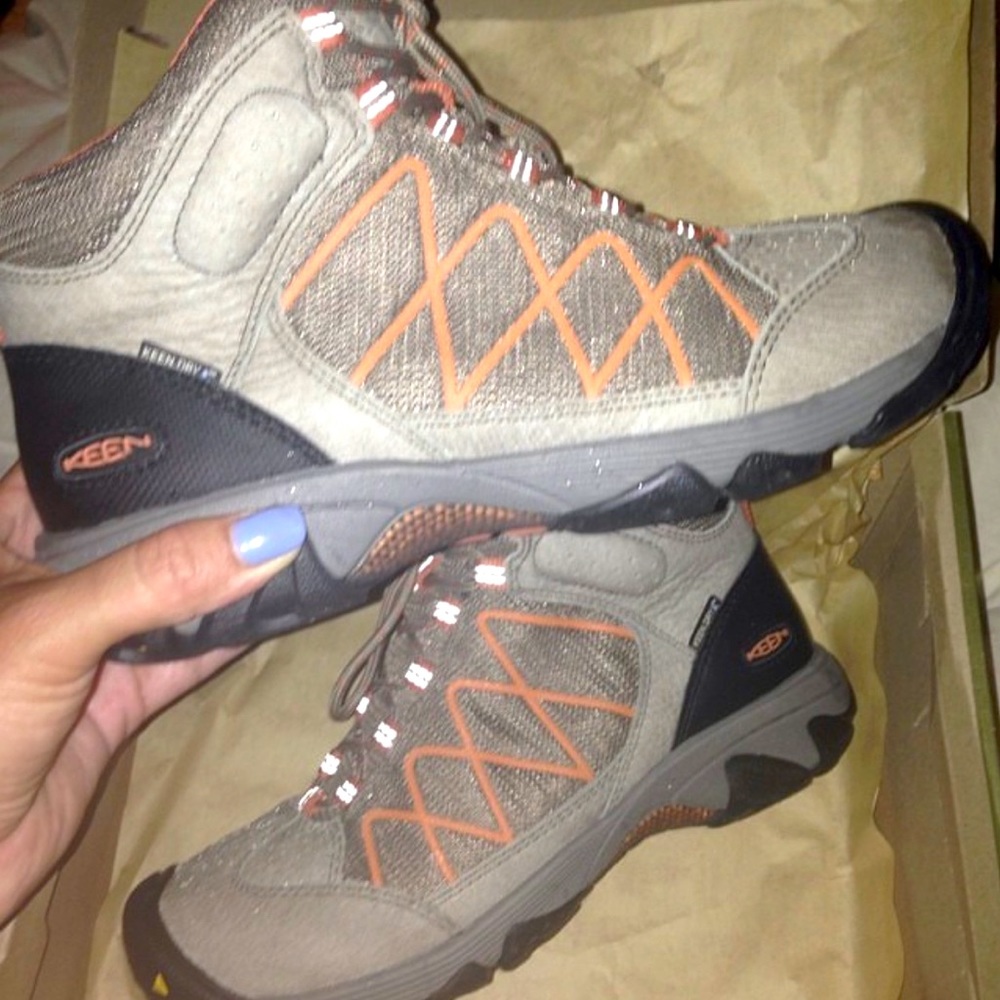 Keen Waterproof Hiking boots size 8.5